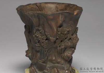 图片[2]-Carved agarwood brush holder with landscape decoration, Qing dynasty (1644-1911)-China Archive